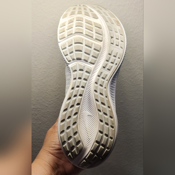 NIKE WOMEN'S Size 8 1/2 White and Gold Running Shoes - Picture 9 of 9